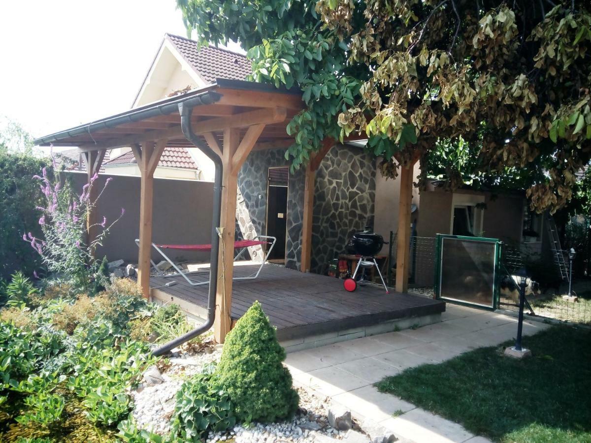 Walnut Apartment With Sauna And Pond Topoľčany エクステリア 写真