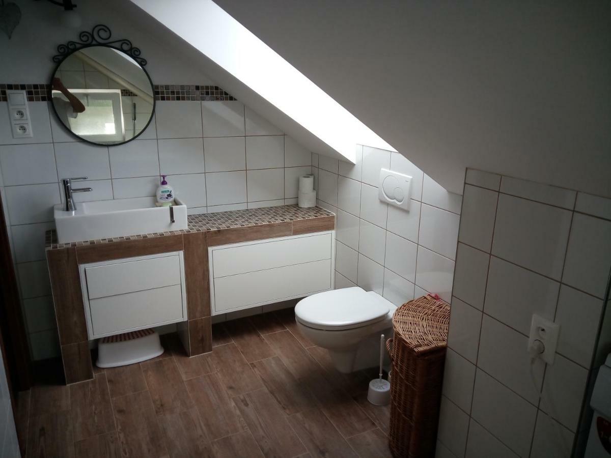Walnut Apartment With Sauna And Pond Topoľčany エクステリア 写真