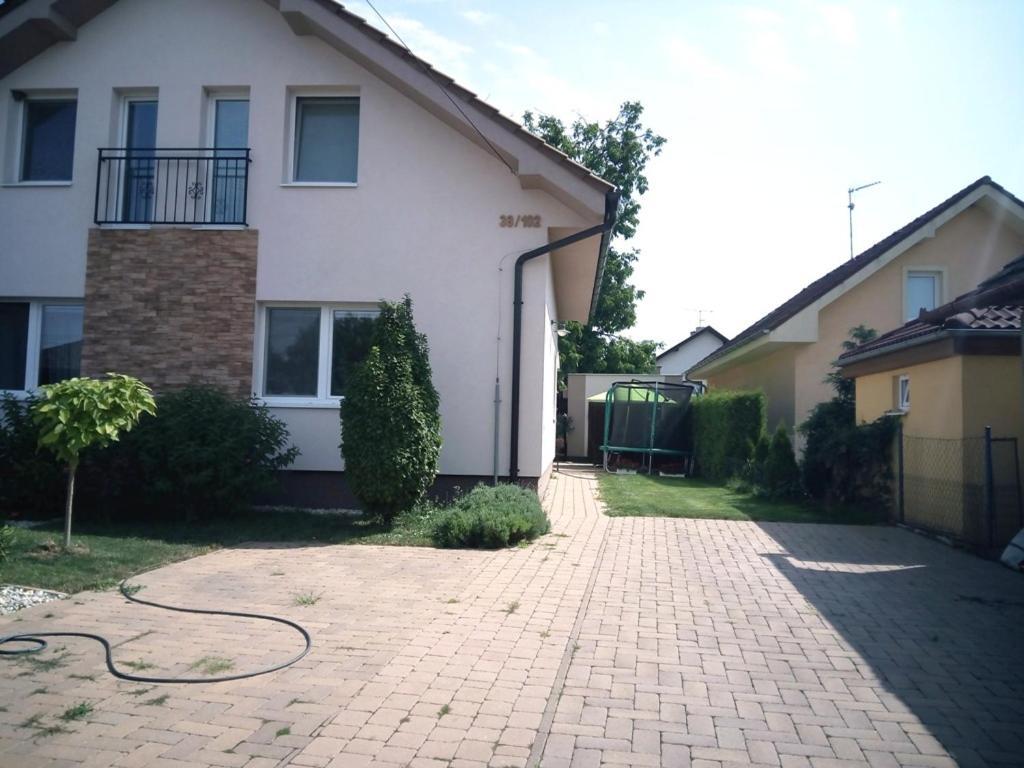 Walnut Apartment With Sauna And Pond Topoľčany エクステリア 写真
